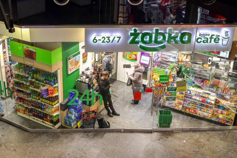 NCZAS.INFO | Sklep Żabka na Dworcu Centralnym w Warszawie. Zdjęcie ilustracyjne. Źródło: PAP