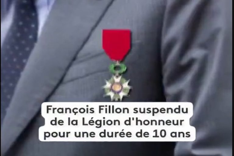 Były premier nie może nosić Legii Honorowej przez 10 lat