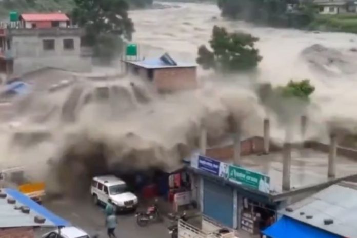 NCZAS.INFO | Powódź w Nepalu