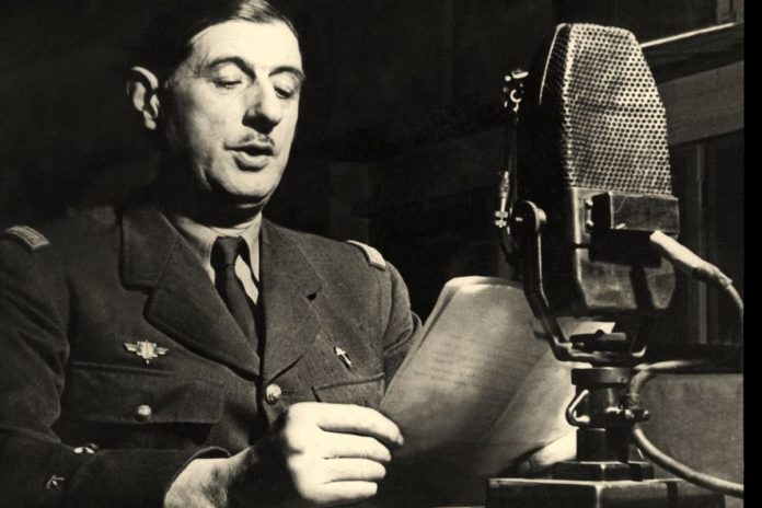 NCZAS.INFO | Charles de Gaulle wygłasza słynny apel do Francuzów w 1940 roku. Źródło: wikimedia
