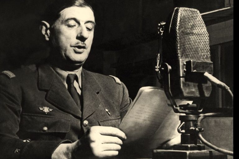 NCZAS.INFO | Charles de Gaulle wygłasza słynny apel do Francuzów w 1940 roku. Źródło: wikimedia