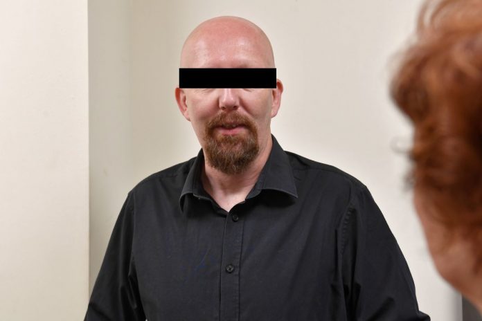 Konrad D., prezes OMZRiK.