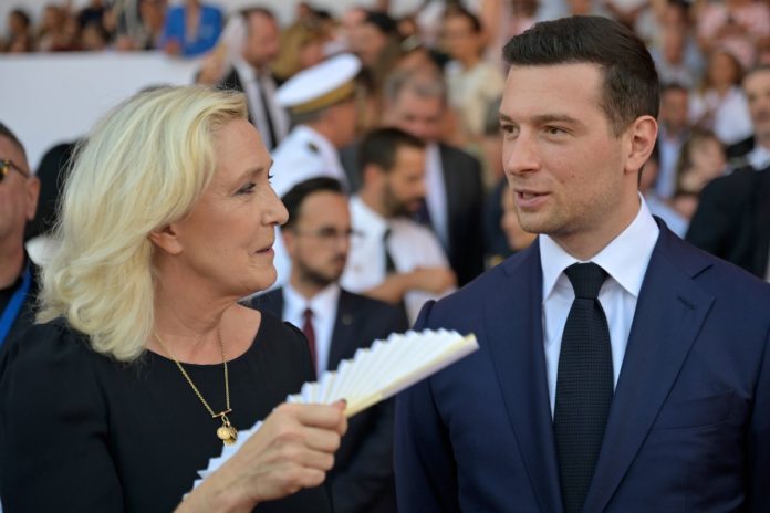 NCZAS.INFO | Marine Le Pen i Jordan Bardella. Foto: PAP/EPA