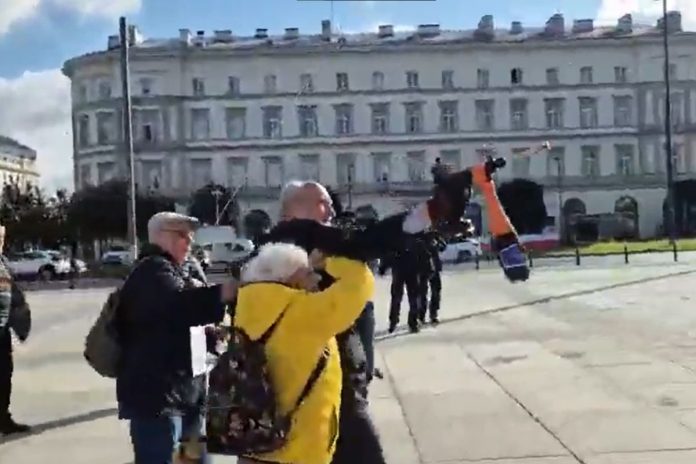 NCZAS.INFO | Antoni Macierewicz podczas miesięcznicy smoleńskiej. / Foto: screen X