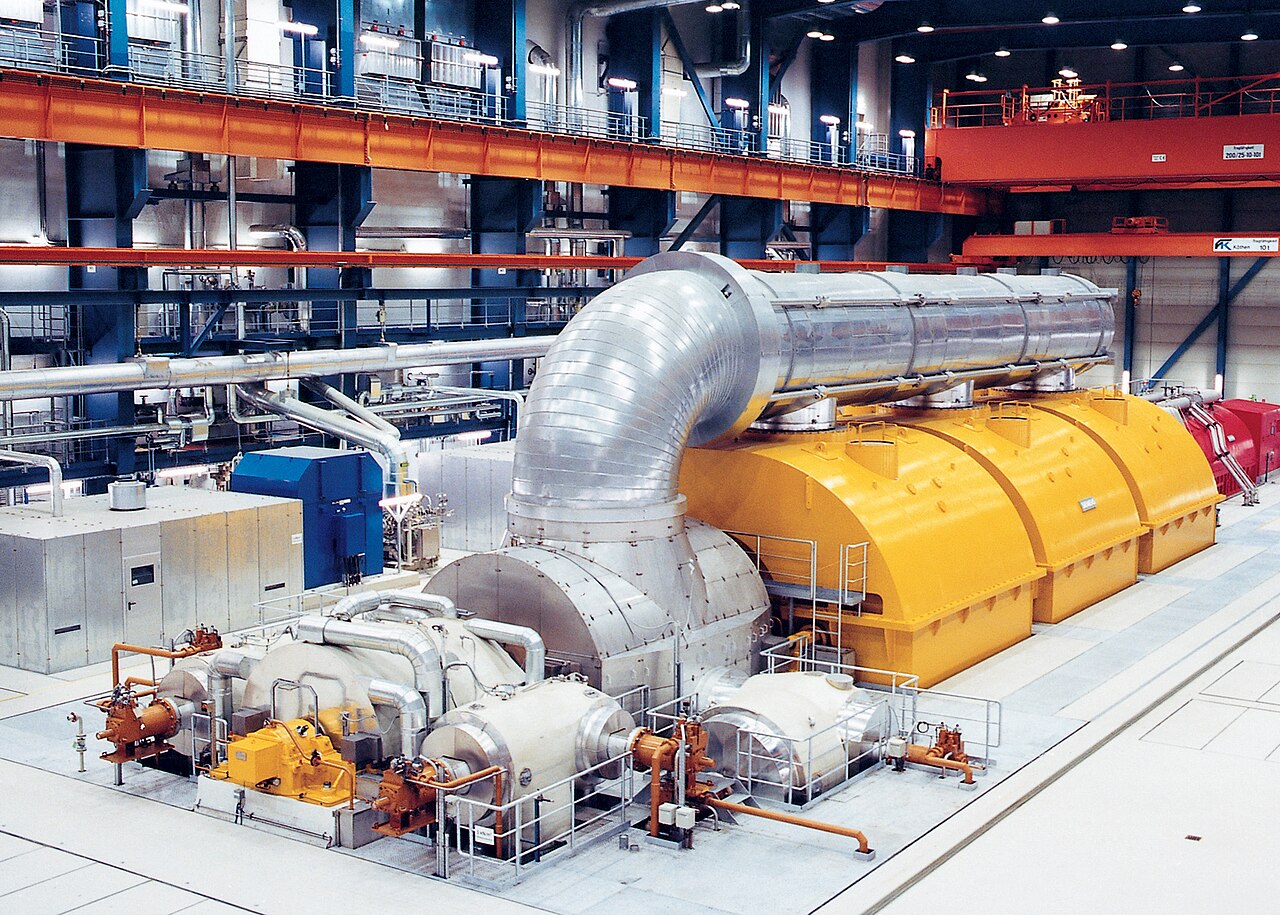Rys. 1. Widok przykładowego turbogeneratora(źródło: https://en.wikipedia.org/wiki/Electricity_generation)