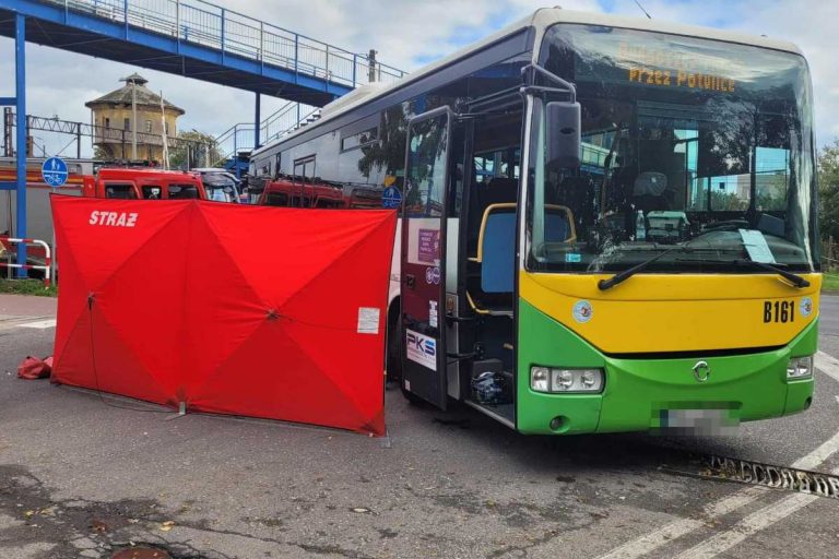 Nakło nad Notecią. Hulajnogą wjechał pod autobus.