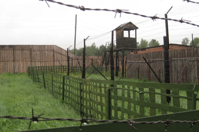 Ogrodzenie i wieża strażnicza łagru Perm-36.