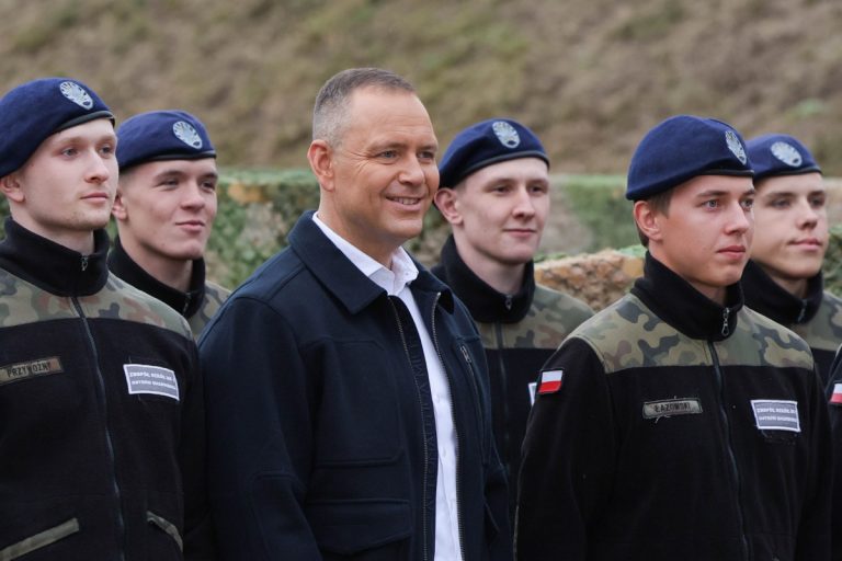 NCZAS.INFO | Prezydent RP Karol Nawrocki podczas otwarcia strzelnicy sportowej przy ulicy Leśnej 1 w Bogutach-Piankach (woj. mazowieckie). Foto: PAP