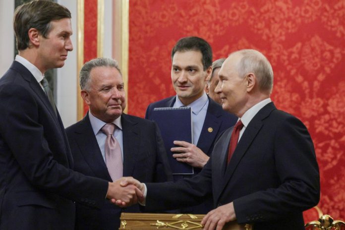 NCZAS.INFO | Jared Kushner, Steve Witkoff i Władimir Putin podczas spotkania w Moskwie. Foto: PAP/EPA