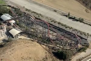 Rollercoaster X2 w parku rozrywki Six Flags.