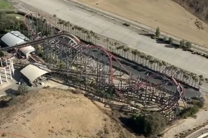 Rollercoaster X2 w parku rozrywki Six Flags.