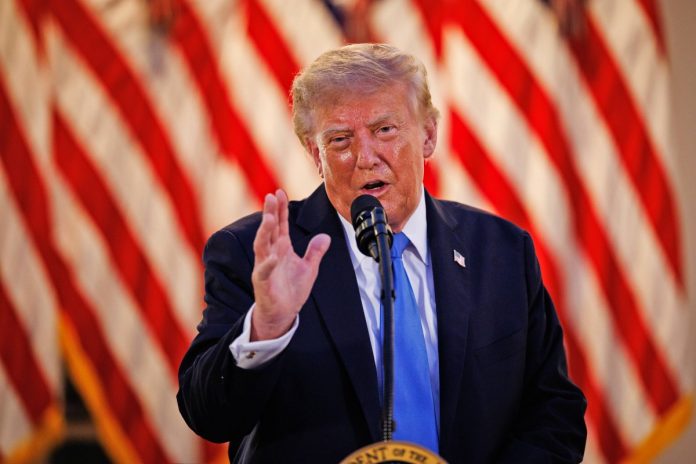 NCZAS.INFO | Donald Trump postanowił zrobić niespodziankę Polakom i Węgrom. / Foto: PAP/EPA