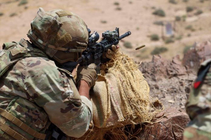 NCZAS.INFO | Żołnierz US Army podczas strzelania. Zdjęcie ilustracyjne. Foto: X/CENTCOM