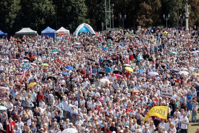 Polacy coraz chętniej pielgrzymują.
