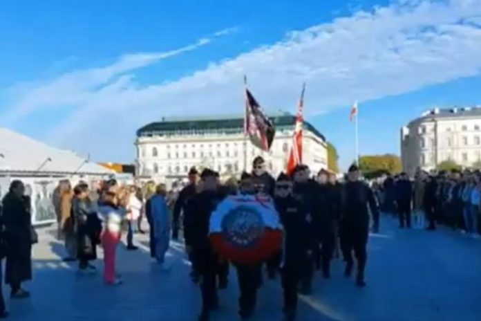 NCZAS.INFO | Polska Narodowa Straż Kamracka przy Grobie Nieznanego Żołnierza.