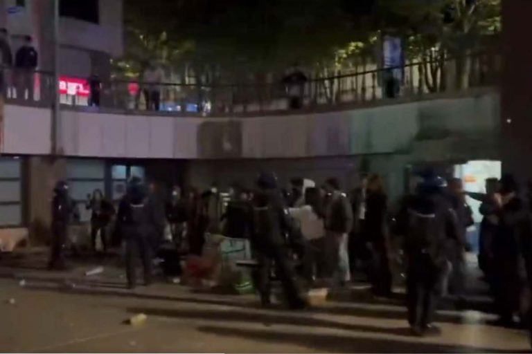 NCZAS.INFO | Policja i protestujący w Porto. / Foto: screen X