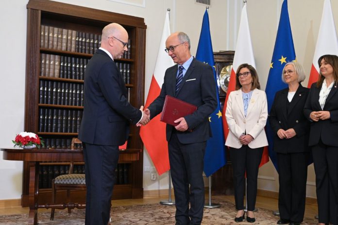 Berek ślubuje przed Czarzastym.
