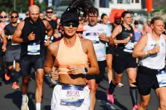 Chińska influencerka Abeeeer oszukiwała podczas maratonu w Berlinie.