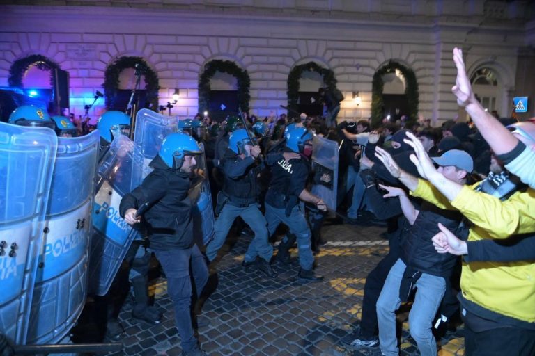 Protesty we Włoszech – starcia policji z demonstrantami w Rzymie i Mediolanie