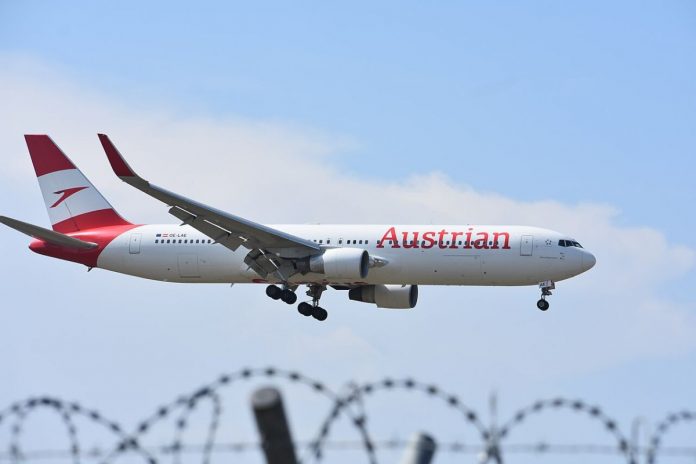 Samolot linii Austrian Airlines.