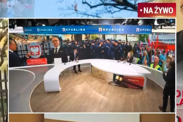 Dobromir Sośnierz wyszedł ze studia Telewizji Republika.